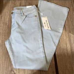 True Religion x Manchester United Fey Mid Rise Modern Flare 32 NWT - Picture 1 of 12