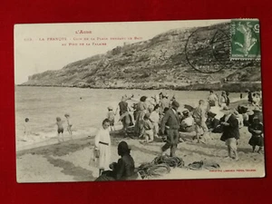 CPA 11 LA FRANQUI - Coin de la Plage pendant le Bain - Au Pied de la FALAISE - Imagen 1 de 2