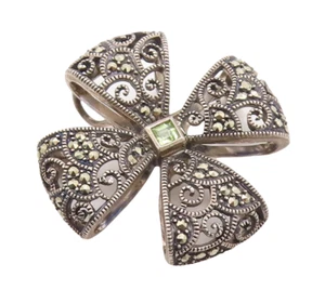 925 Sterling Silver Vintage Brooch Pin Carved Peridot Marcasite Flower BP11273 - Picture 1 of 7