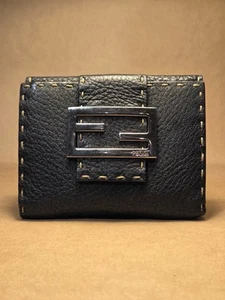 Fendi Selleria Leder dreifach faltbare Geldbörse/Münze schwarz/8BF0062 - Bild 1 von 13