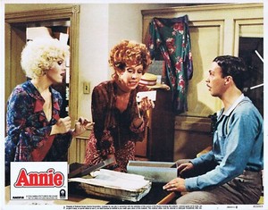 ANNIE Original Lobby Card 2 Carol Burnett Tim Curry Aileen Quinn Albert Finney