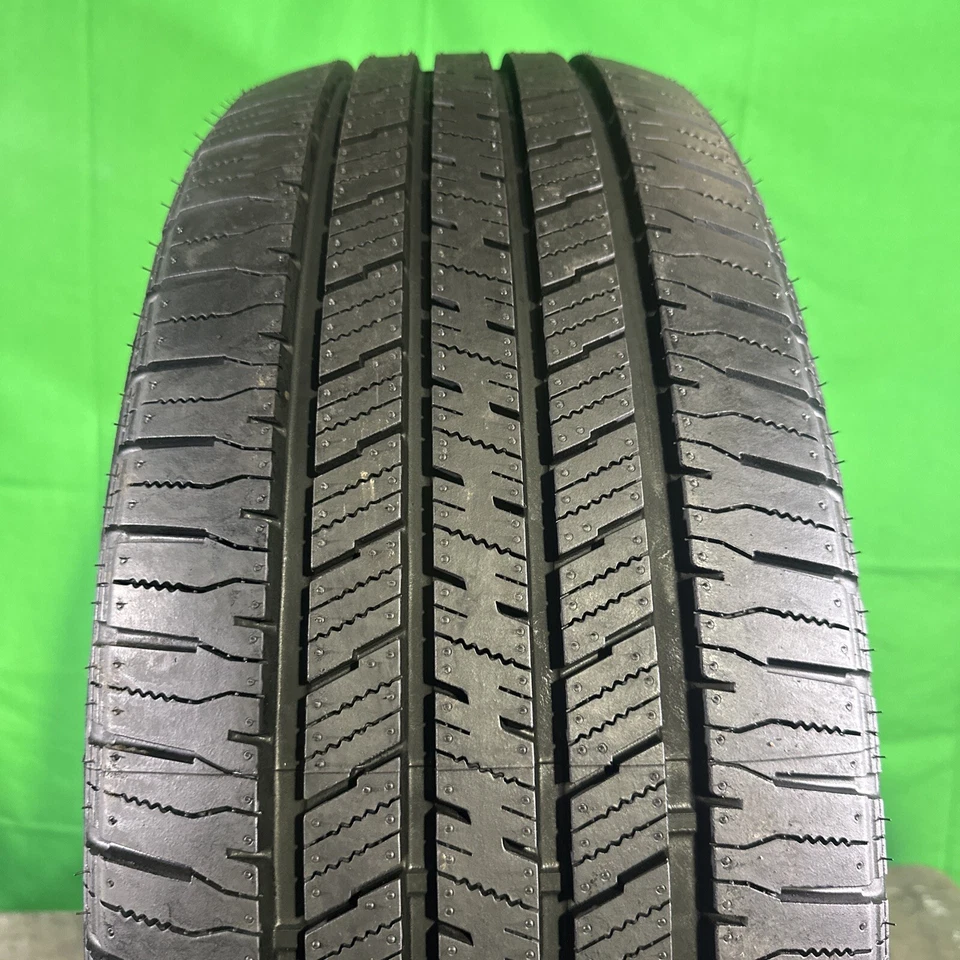 Único, usado-275/65R18 Hankook Dynapro HT 114T 10/32 DOT 4623 Foto 1 de 2