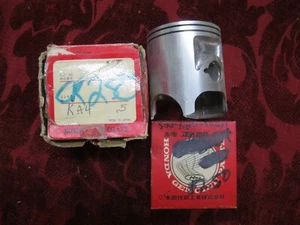 Honda CR250 CR 250 1981-1983 NOS OEM Piston & Rings .50mm 13103-KA4-711 - Picture 1 of 1
