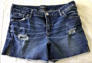 SILVER JEAN COMPANY ELYSE MID RISE JEAN SHORTS SIZE W28/L4 S1 - Picture 1 of 2