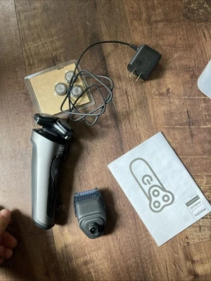 Afeitadora eléctrica inalámbrica en seco y húmedo Philips Norelco S6600 Series 6000 gris para hombre Foto 1 de 4