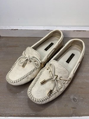 Auténticos Mocasines Louis Vuitton Crema Monograma Cuero Repujado Gloria Talla 35 EE. UU. 4,5 Foto 1 de 4