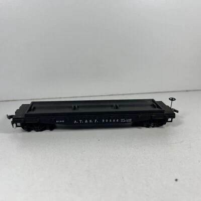 Mantua HO Santa Fe 40’ Skid Flat ATSF 90806 Freight Train Car   231 - Image 1 of 4