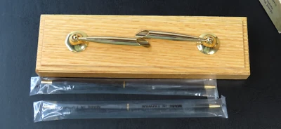 LEER Juego de bolígrafos y lápices vintage de roble macizo W. T. Rogers nueva caja abierta Foto 1 de 4