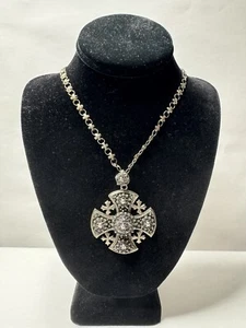 Ciondolo croce maltese ornata sterling vintage con catena croce - Foto 1 di 12