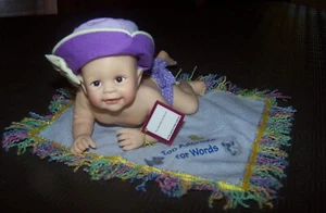 ASHTON DRAKE 2009 "TOO ADORABLE FOR WORDS" - Picture 1 of 2