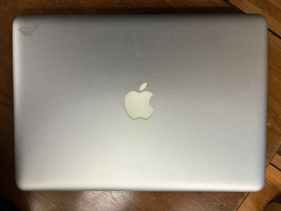 Macbook Pro meados de 2010: 13" 250GB HD, 4GB, 2.4GHz Intel Core 2 Duo PROBLEMA DE SOFTWARE! - Imagem 1 de 4