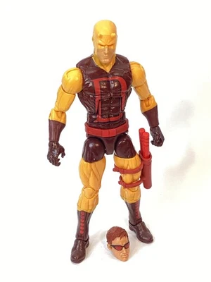 Marvel Legends Serie Infinita Traje Amarillo Daredevil Walgreens Exclusivo LEER Foto 1 de 2