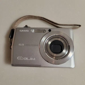 CASIO EXILIM 5.0 Megapixel Digital Camera - Picture 1 of 5