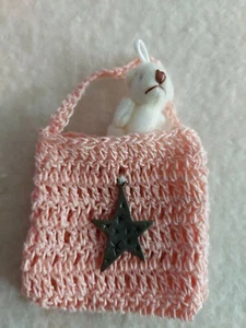 Kleines Häkeltäschchen mit kleinem Teddy, 5 x 6 cm für Bären oder Puppen - Bild 1 von 1
