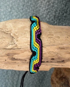 Pulsera Amistad Algodón Violeta Amarillo Azul Ajustable Unisex - Imagen 1 de 1