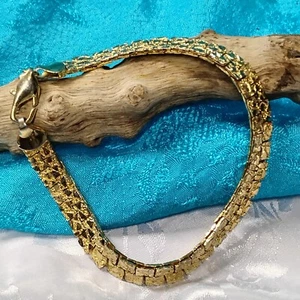 Lovely Gold Tone Metal BRACELET Lobster Claw Clasp Link design Fashion Friendly - Picture 1 of 5