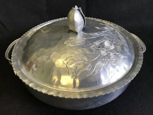 Vintage hammered aluminum casserole with lid, MCM, Rodney Kent, tulip design - Picture 1 of 9