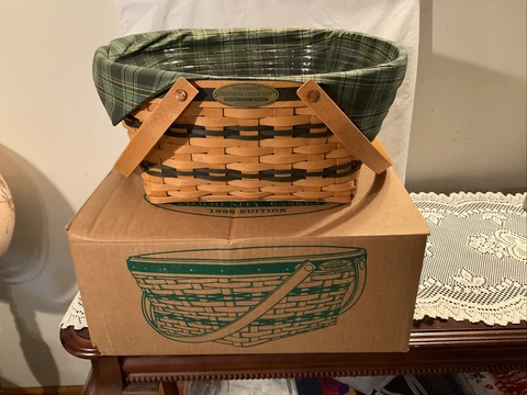 Longaberger 1996 Traditions Collections Community Basket Combo, plaid liner Box Cover