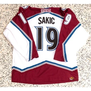 Joe SAKIC #19 Colorado Avalanche 2000s CCM Jersey L Blanco NHL Hockey De Colección - Imagen 1 de 8