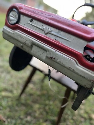 Coche de juguete con pedales de los años 50.  Camión de bomberos Foto 1 de 4