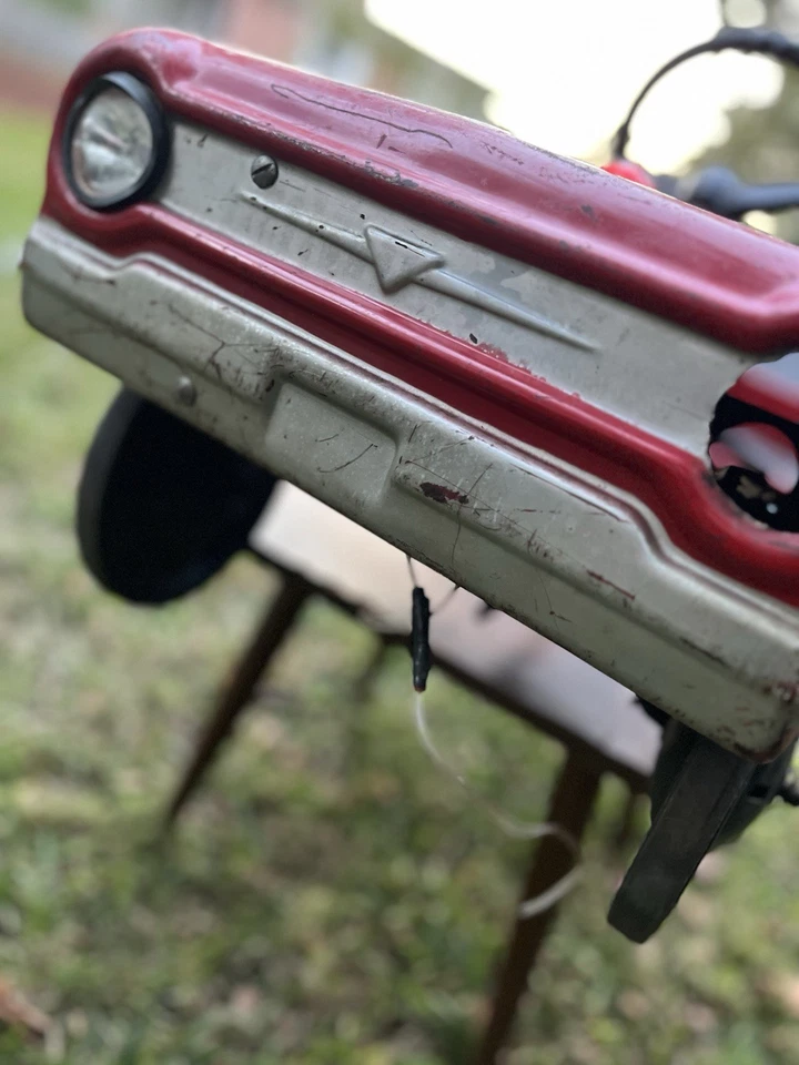 Carro de brinquedo da década de 1950.  Caminhão de bombeiros - Imagem 1 de 4