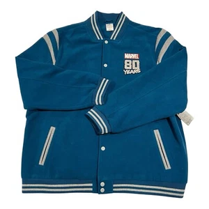 NWT SOLD OUT MARVEL 80 YEAR ANNIVERSARY LETTERMAN BOMBER JACKET MEN’S XL - Imagen 1 de 22