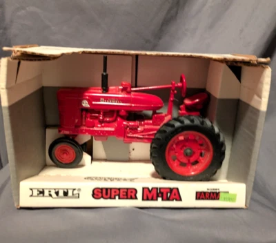 Red Farmall Super M-TA 1/16 Vintage Series 1991 Narrow Front Tractor Cultivator - Image 1 of 3