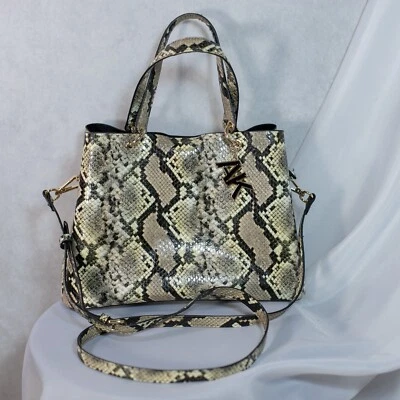Bolso de mano de cuero vegano Anne Klein con estampado de serpiente talla única Foto 1 de 4