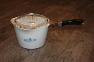 Vintage Corning Ware fiordaliso blu 2 qt. / Coperchio e manico per pentola per salsiera 8 tazze. Ottime condizioni! - Foto 1 di 10