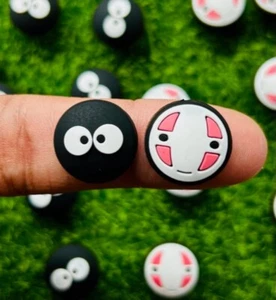 4 Stück Niedliche Cartoon Kappen für Switch Oled Joy-Con Daumen Stick Griffe Kappen - Bild 1 von 2