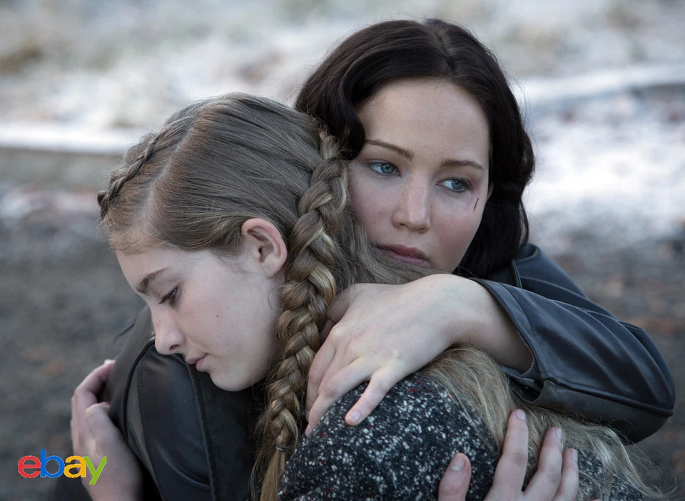 PHOTO HUNGER GAMES - WILLOW SHIELDS & JENNIFER LAWRENCE REF (CLA210220141)