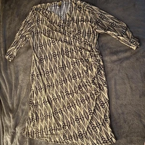 24Seven bequemes Damenkleid 3X schwarz beige geometrisches Muster Wickeloptik V-Ausschnitt schlankmachend USA - Bild 1 von 8