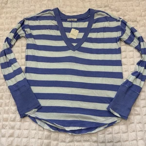 NUEVO Top Free People WE THE FREE Mediano Navegación Manga Larga Cuello en V Azul Rayas - Imagen 1 de 8