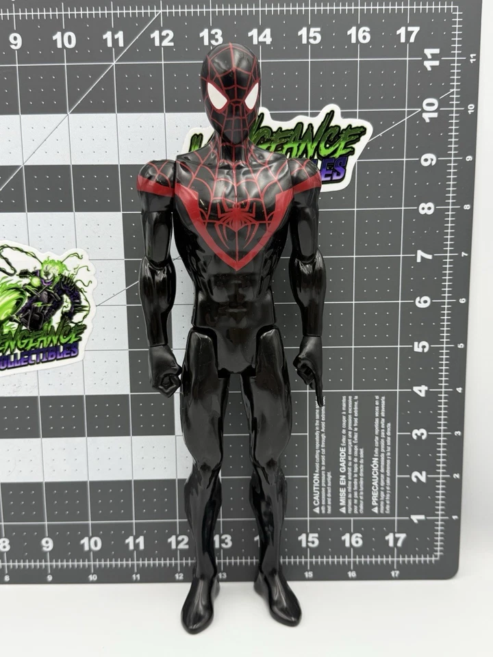 Terno preto Marvel Titan Hero Series 12" Ultimate Spiderman Spider Man 2017 - Imagem 1 de 4