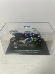 ITALERI MOTO GP WC Movistar Honda RC211V Sete Gibernau 2005 Model 1:22 Scale - Picture 1 of 4