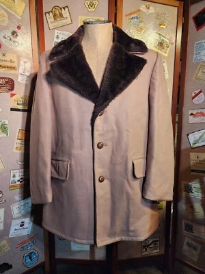 Casaco de carro vintage anos 70 JCPenney tamanho 42 cor camelo colarinho e forro de pele sintética  - Imagem 1 de 4