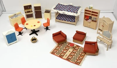 Lote Mixto De Colección TOMY, Wolverine y Piezas De Muebles Para Casa De Muñecas Sin Marca Foto 1 de 4