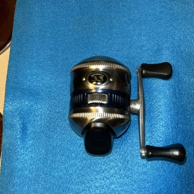 FISHING REEL ZEBCO AUTHENTIC 33J-L3 CLOSED REEL  MADE IN CHINA - Image 1 of 4