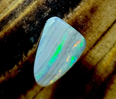 4.35TCW Australian Opal, Lightning Ridge Semi-Black Opal. Beautiful Ribbons. - Image 1 of 4