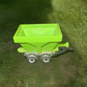 1/64 Scale Diecast Ertl John Deere Gravity Feed Wagon Farm toy Tractor - Picture 1 of 4