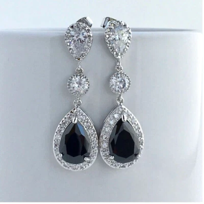 Pendientes colgantes de mujer con halo de diamantes negros creados en laboratorio de pera de 4 quilates enchapados en oro blanco de 14 k Foto 1 de 4