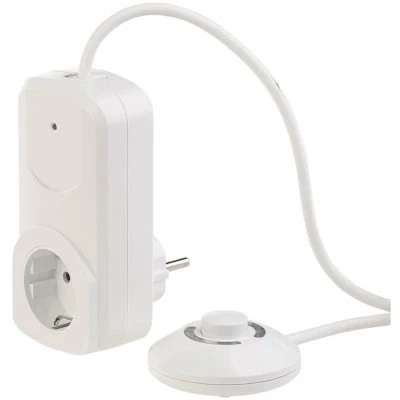 revolt Stecker mit Schalter: Schaltbare 230-Volt-Steckdose mit Fußschalter - Bild 1 von 4