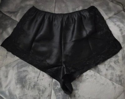 Braguita de colección años 90 Victoria Secrets bordada negro azabache satinado talla grande Foto 1 de 4