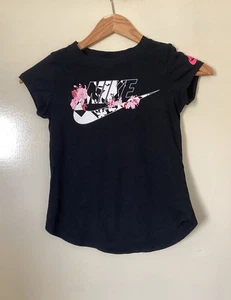 GIRLS NIKE BLACK TEE SIZE 6 - Picture 1 of 7