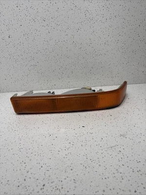 1998-2005 Chevrolet Truck S10 FR Left Parking Light Used 16524256 B471-9 - Image 1 of 4