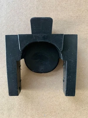 NUEVO PE01-15-241 Soporte Superior Radiador para Mazda 3 6 CX-3 CX-5 CX-9 Foto 1 de 3