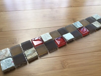 Elegantes bordes mosaico de piedra de marfil/vidrio esmerilado ámbar borgoña Foto 1 de 4