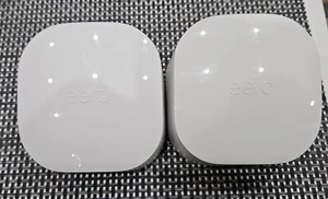 Eero 6 Dwupasmowa router siatkowy N010001 Biały i WiFi 6 Extender "Części zamienne lub naprawy" - Zdjęcie 1 z 2