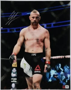 Foto firmada por Donald "Vaquero" Cerrone UFC 11x14 (PA) - Imagen 1 de 4