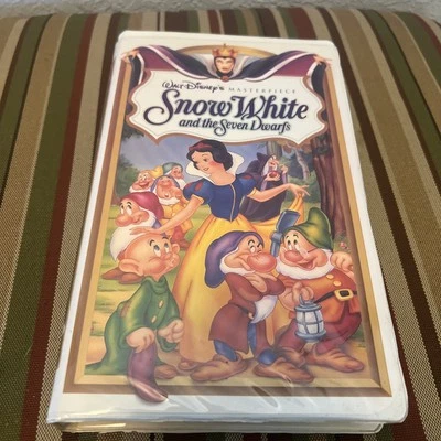 Snow White and the Seven Dwarfs VHS Tape. Vintage Disney Masterpiece Collection - Image 1 of 4